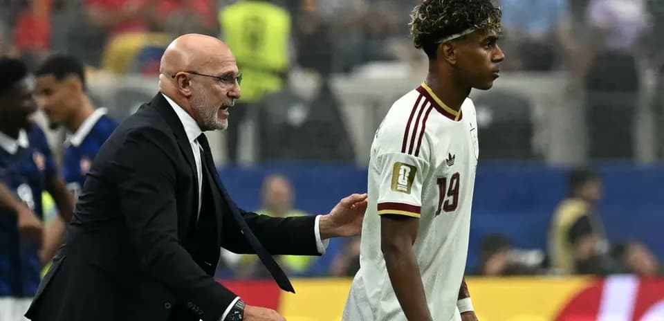 Coach talking to player on the sidelines during match