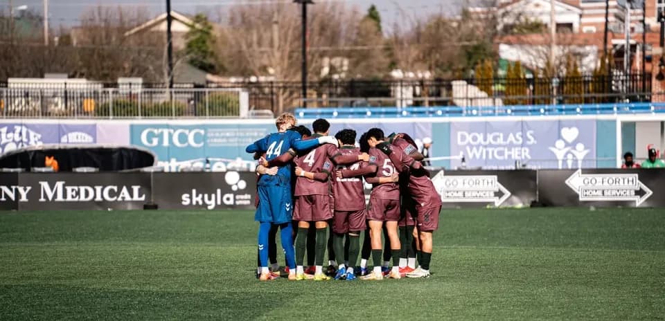 Chattanooga players huddling before match