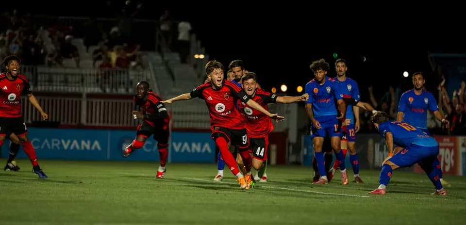 Players celebrating goal during El Paso vs Phoenix match
