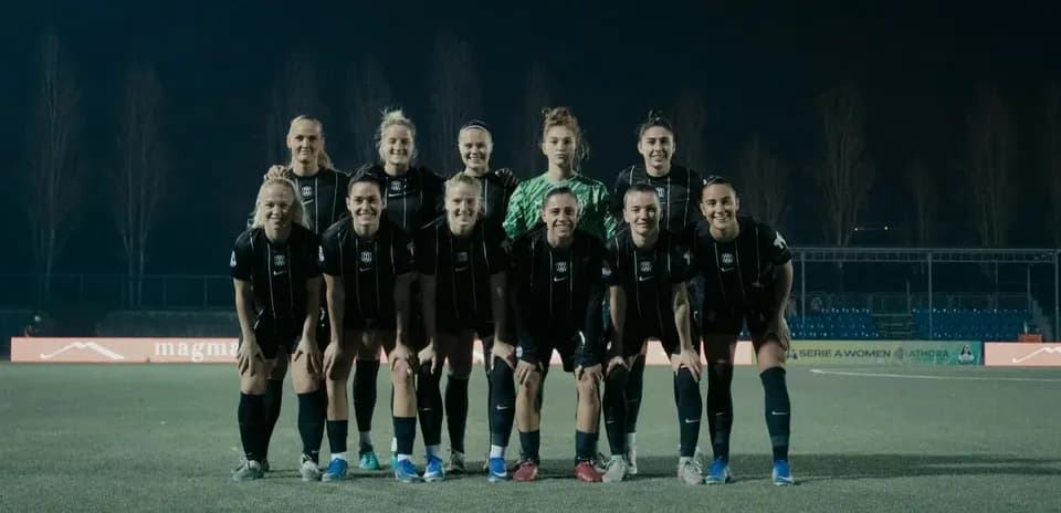 Genoa women's team posing for a photo