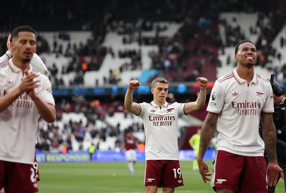 Arsenal players celebrating after match victory