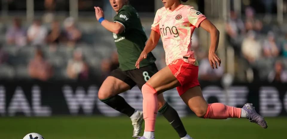 Player sprinting with ball during NWSL match