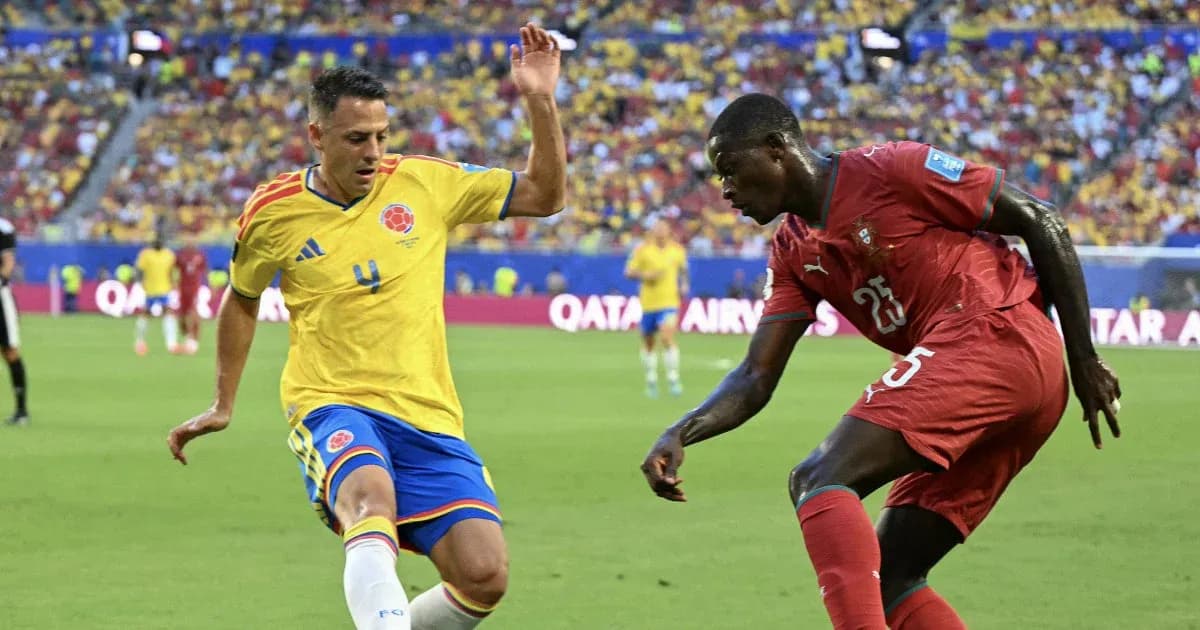 Colombian player and opponent contesting the ball