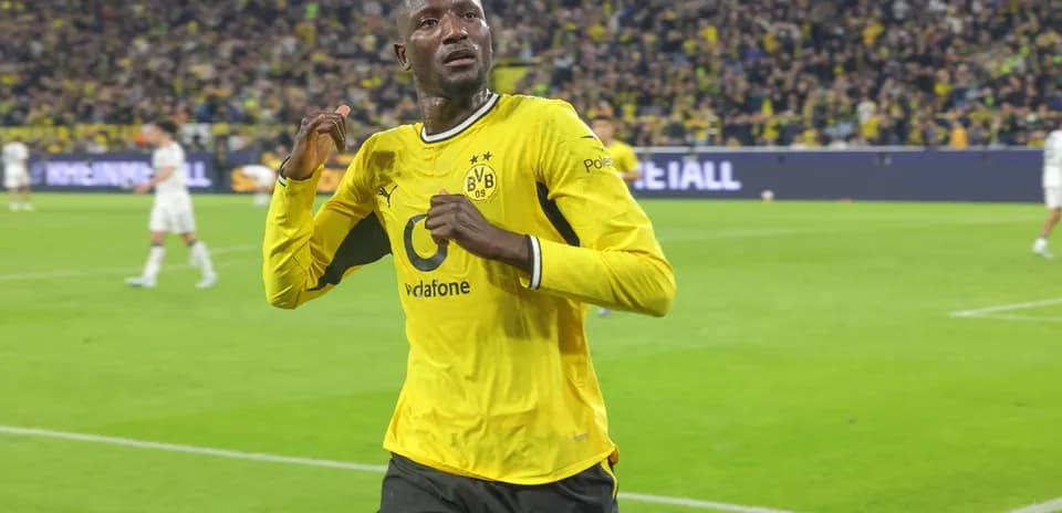 Player celebrating a goal in Borussia Dortmund kit