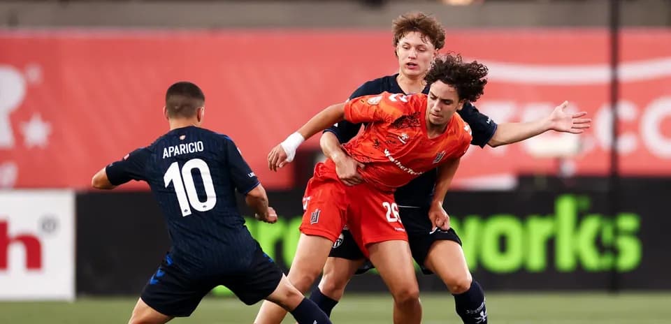 Players competing during Forge vs Atlético Ottawa match