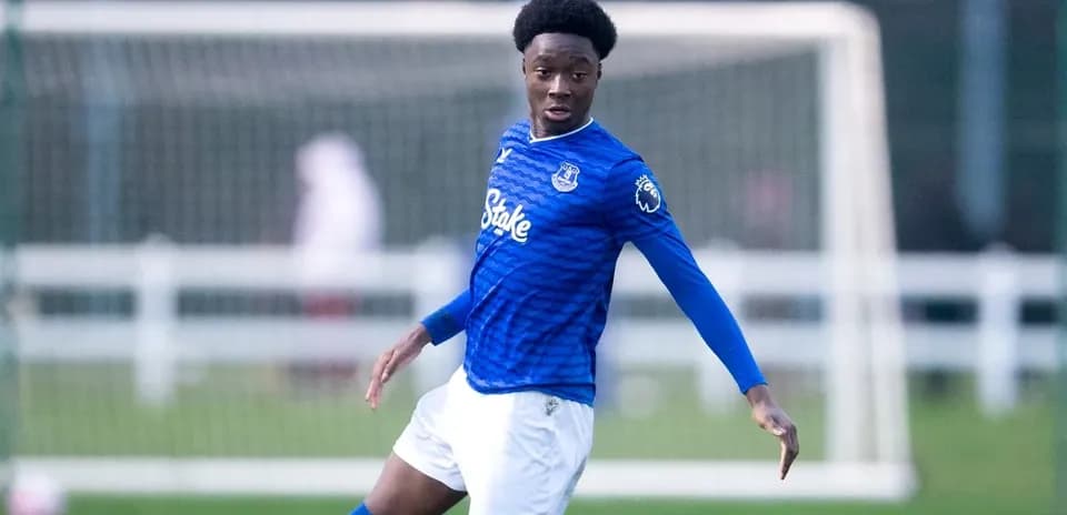 Player in blue Everton kit on training pitch