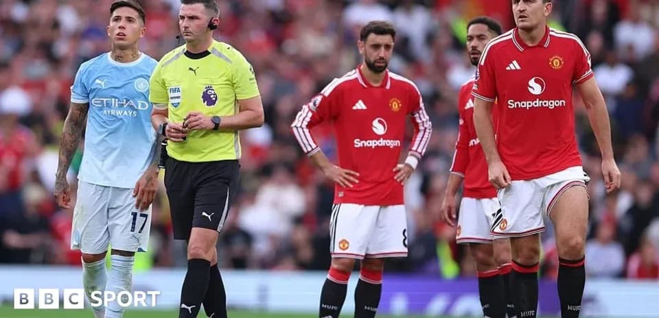 Players from Manchester City and Manchester United on field