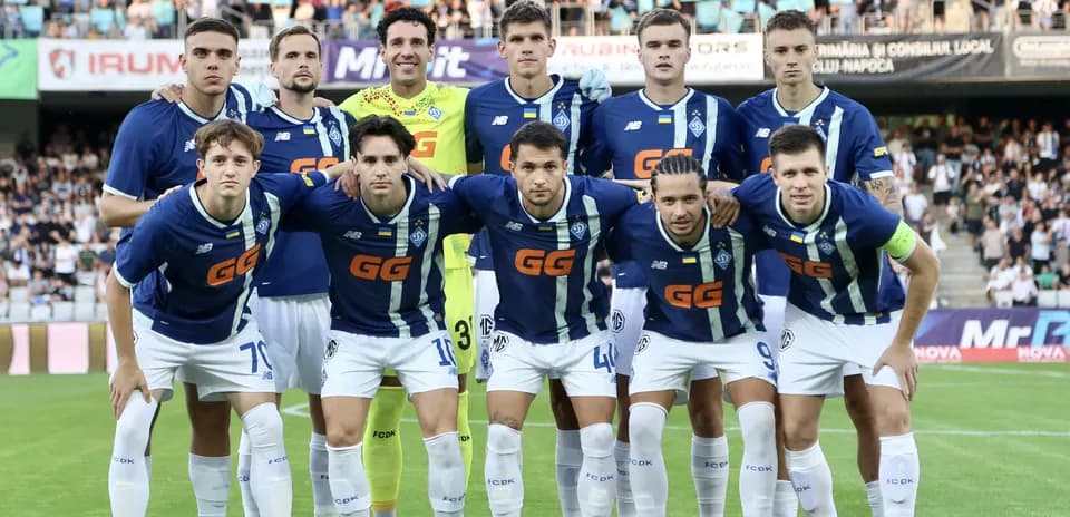 Dynamo Kyiv team photo before the match