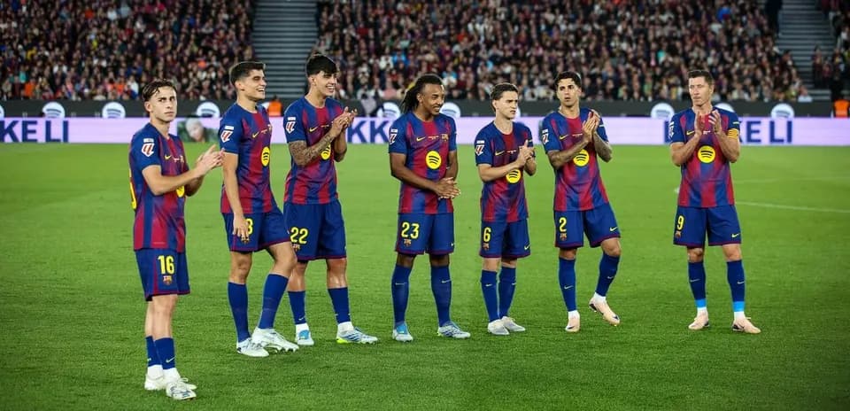 FC Barcelona players applauding at the stadium