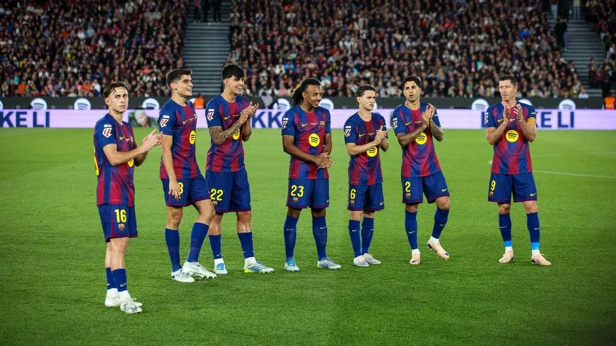 FC Barcelona players applauding at the stadium