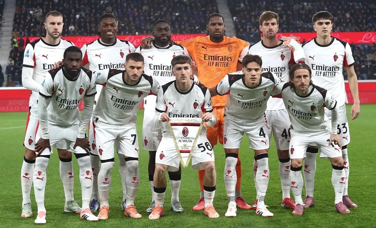 AC Milan team photo before the match