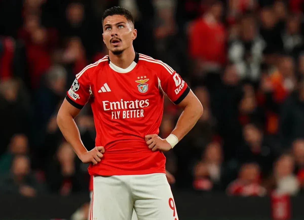 Benfica player in red jersey during match