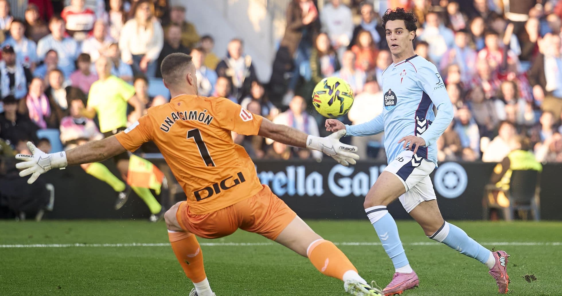 Celta Vigo goalkeeper blocks shot during match