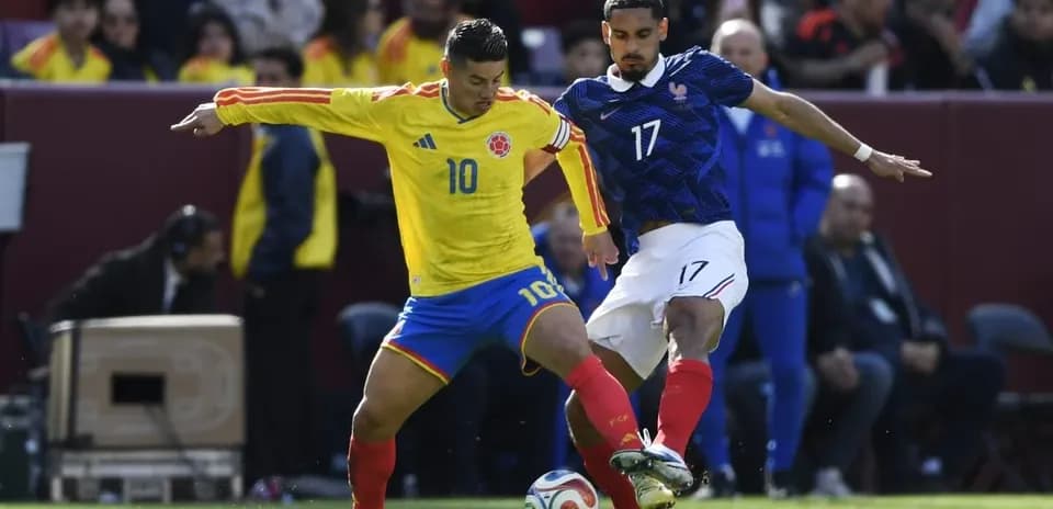 Colombian and French players competing for the ball
