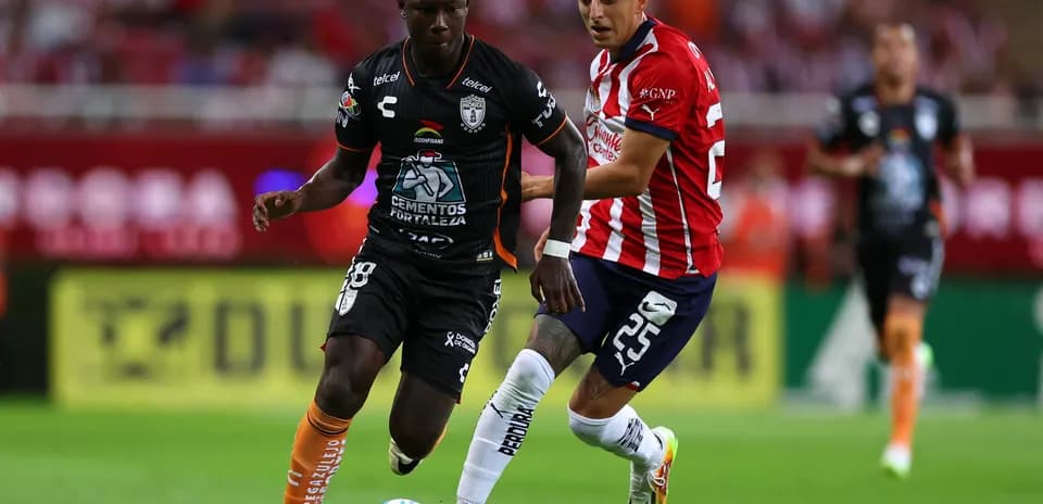 Players from CF Pachuca and Guadalajara Chivas competing
