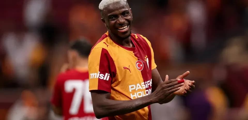 Player celebrating in Galatasaray jersey on field
