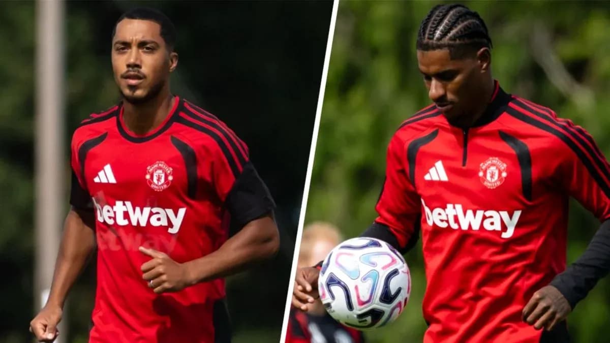 Two Manchester United players training in red jerseys