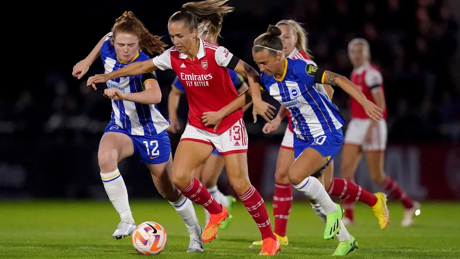 Brighton W and Arsenal W competing for the ball