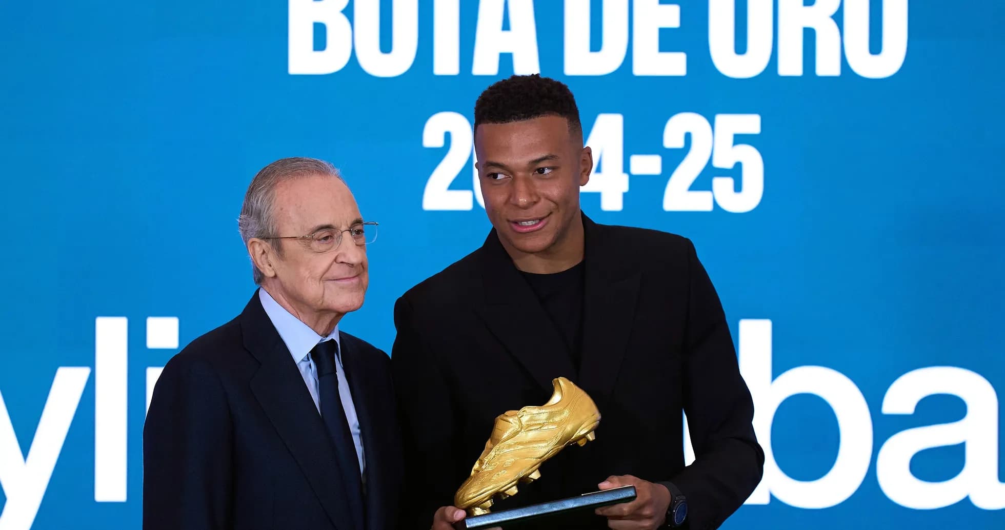 Mbappé receiving Golden Boot award with club president