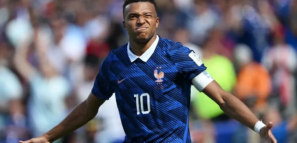 Kylian Mbappé celebrating during football match