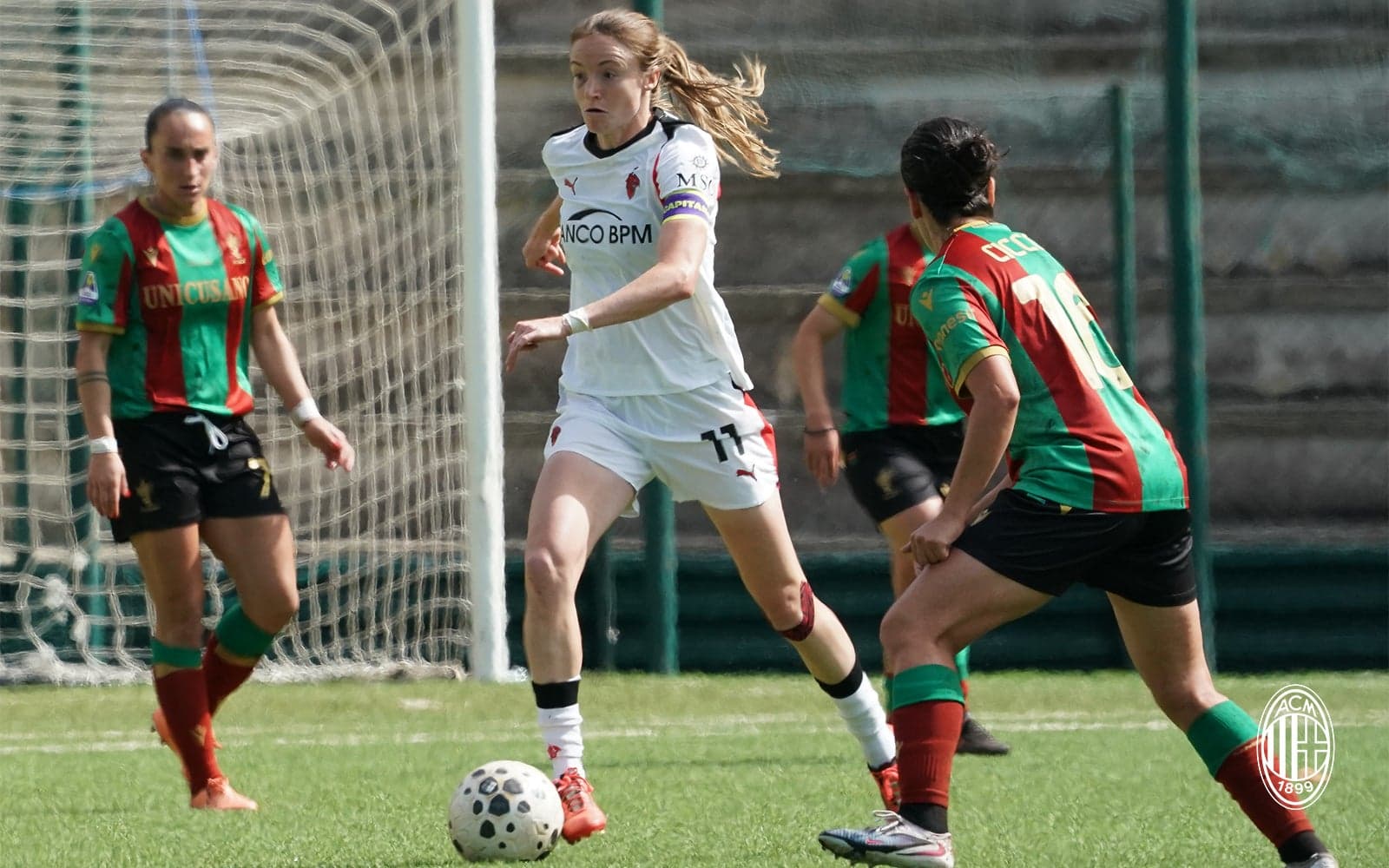 Ternana W player dribbling past AC Milan W defender