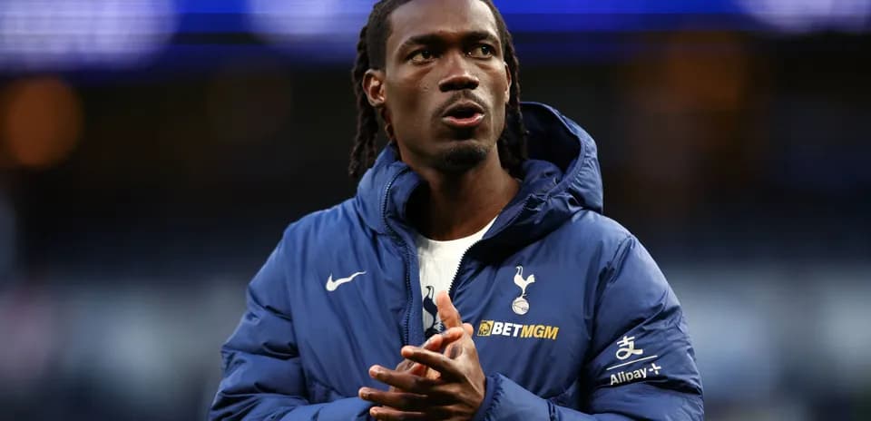 Player in Tottenham jacket warming up before match