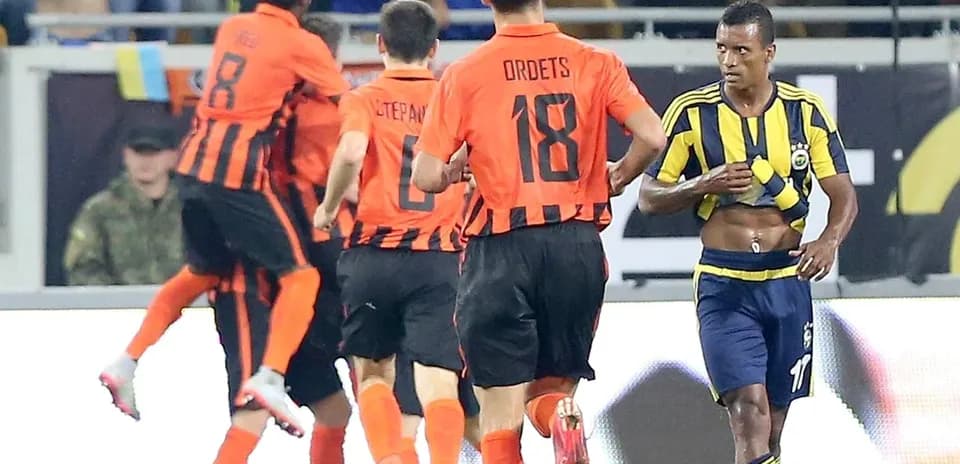 Shakhtar Donetsk players celebrating a goal