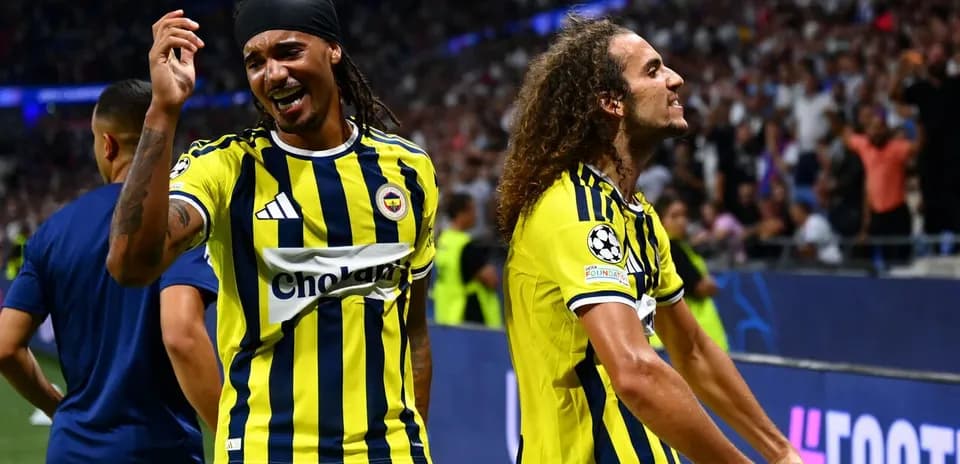 Fenerbahçe players celebrating during UEFA match