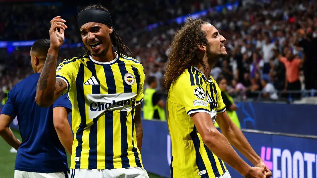 Fenerbahçe players celebrating during UEFA match