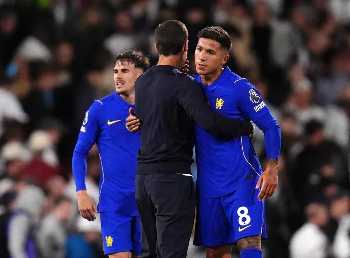 Chelsea players celebrating with coach after match