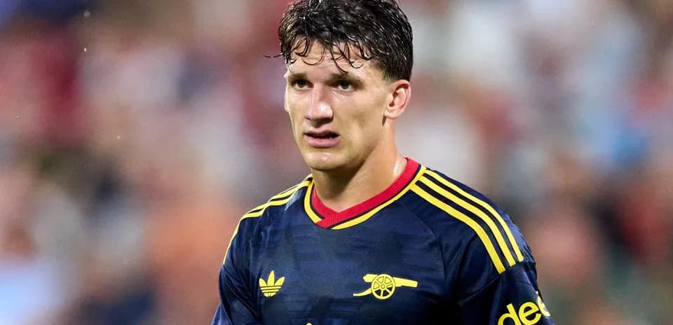 Player in Arsenal jersey during match action