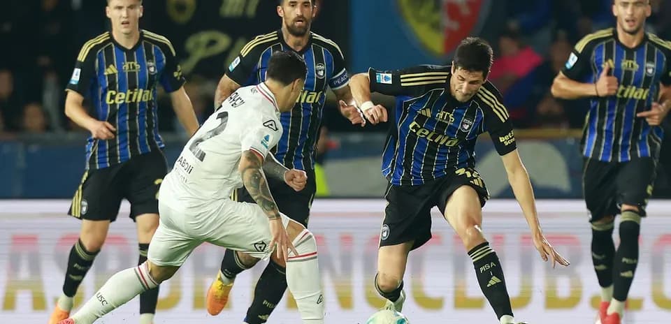 Cremonese players in action against Pisa
