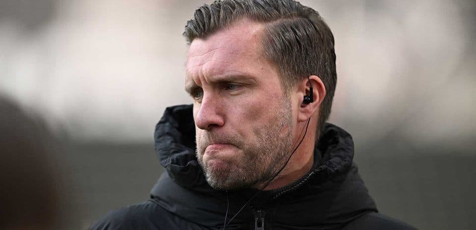 Coach with earpiece during training session