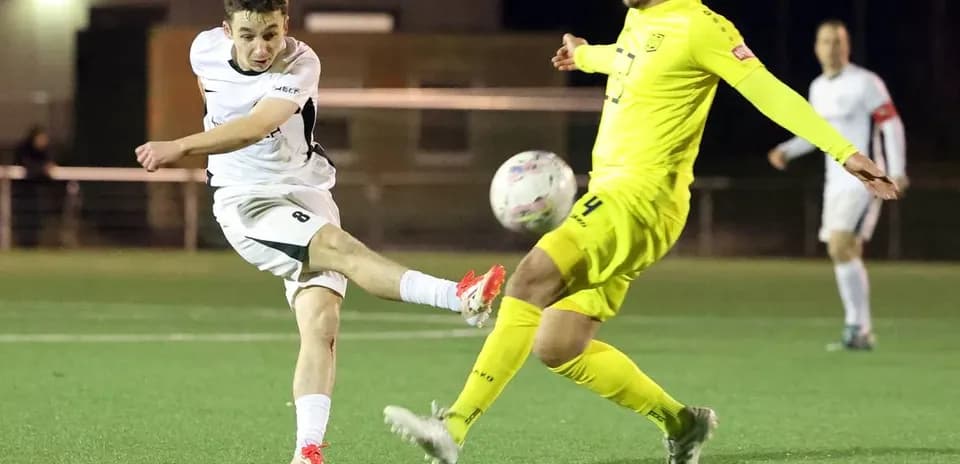 Player shooting the ball during SC St. Tönis match