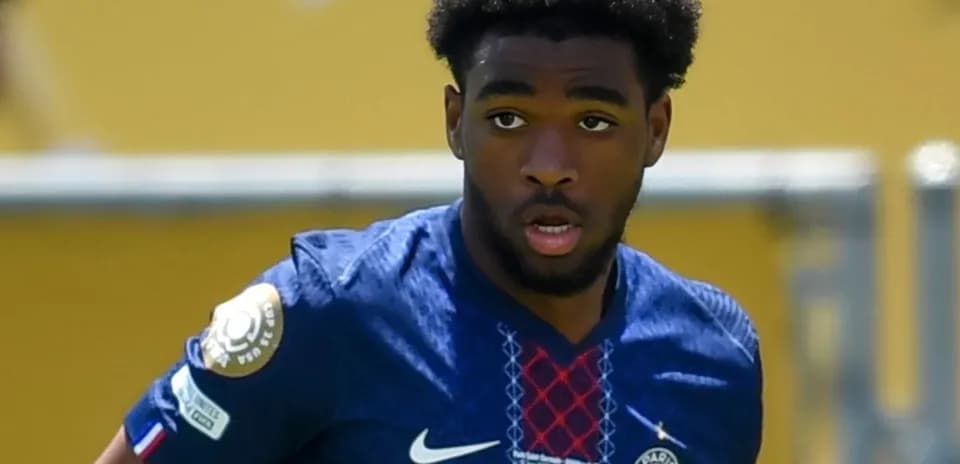 Player in Paris Saint-Germain jersey during match