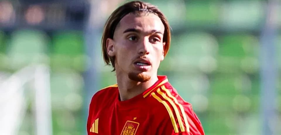 Player in Spain national team jersey on field