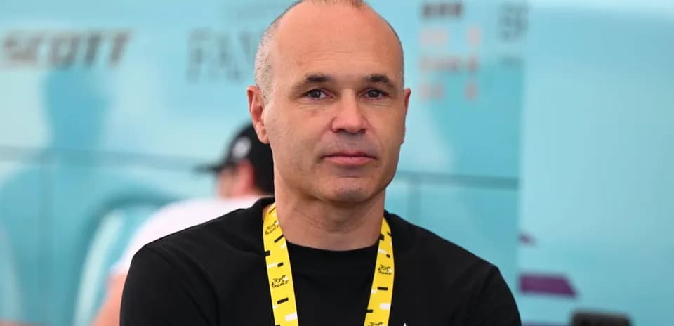 Person with a lanyard at cycling event backdrop