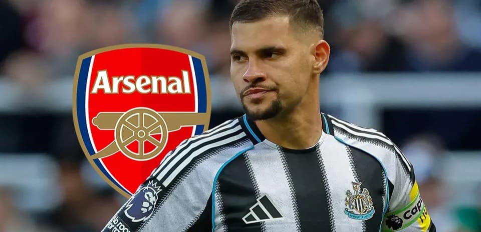 Newcastle player in black and white kit with Arsenal logo