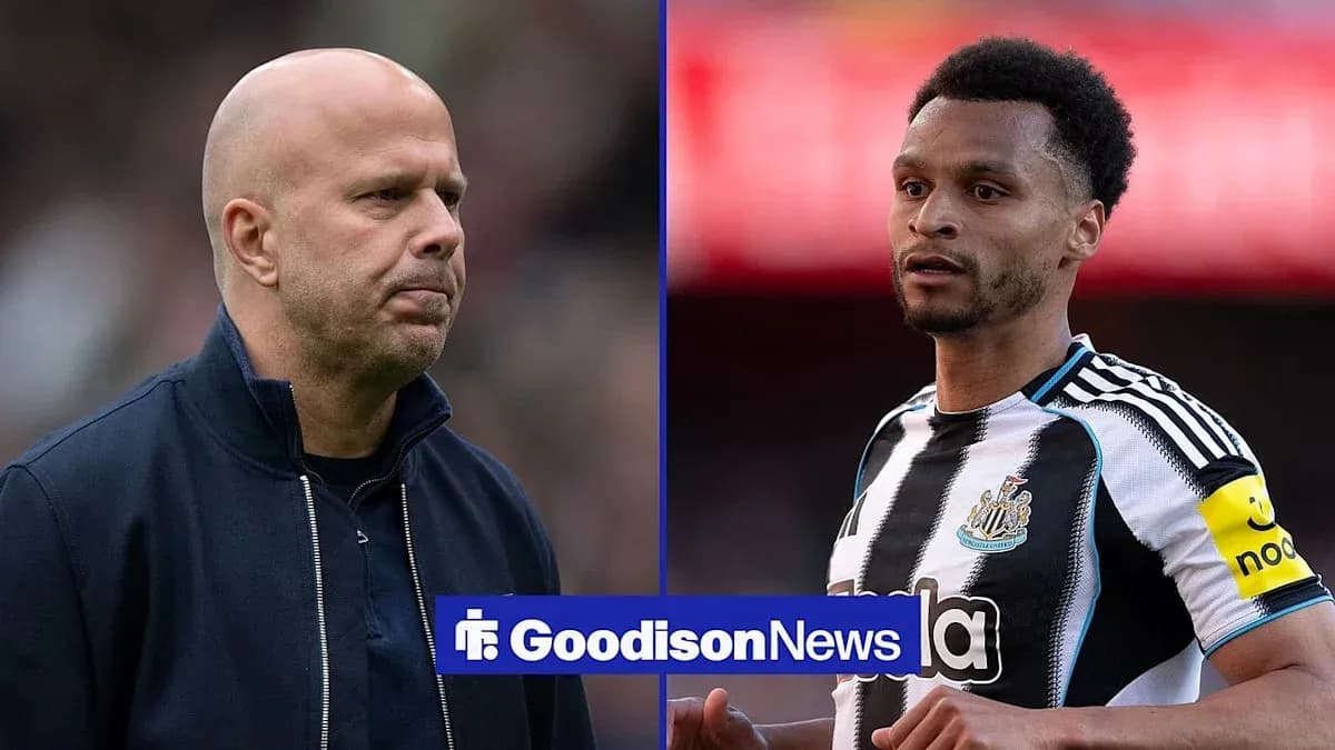 Coach and player from Newcastle United during match