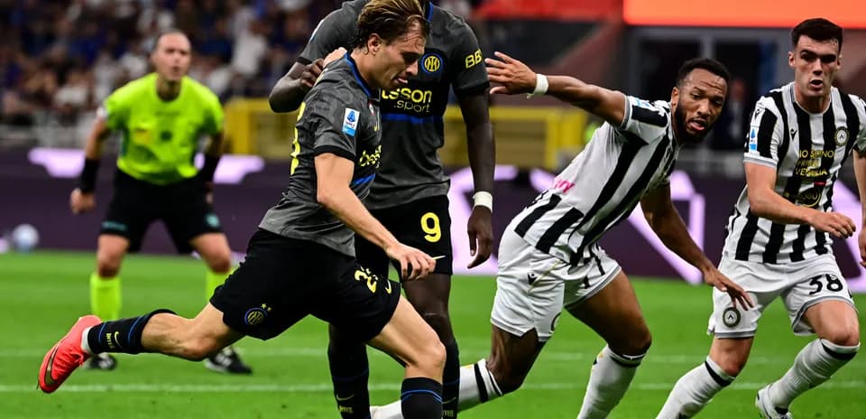 Inter player sprinting past Udinese defenders during match