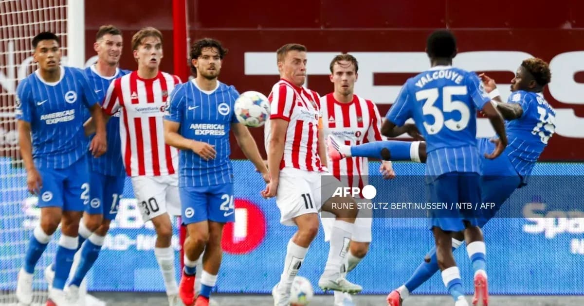 Players from Brighton and Brentford during a match