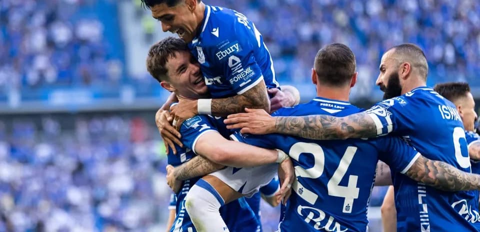 Lech Poznan players celebrating a goal
