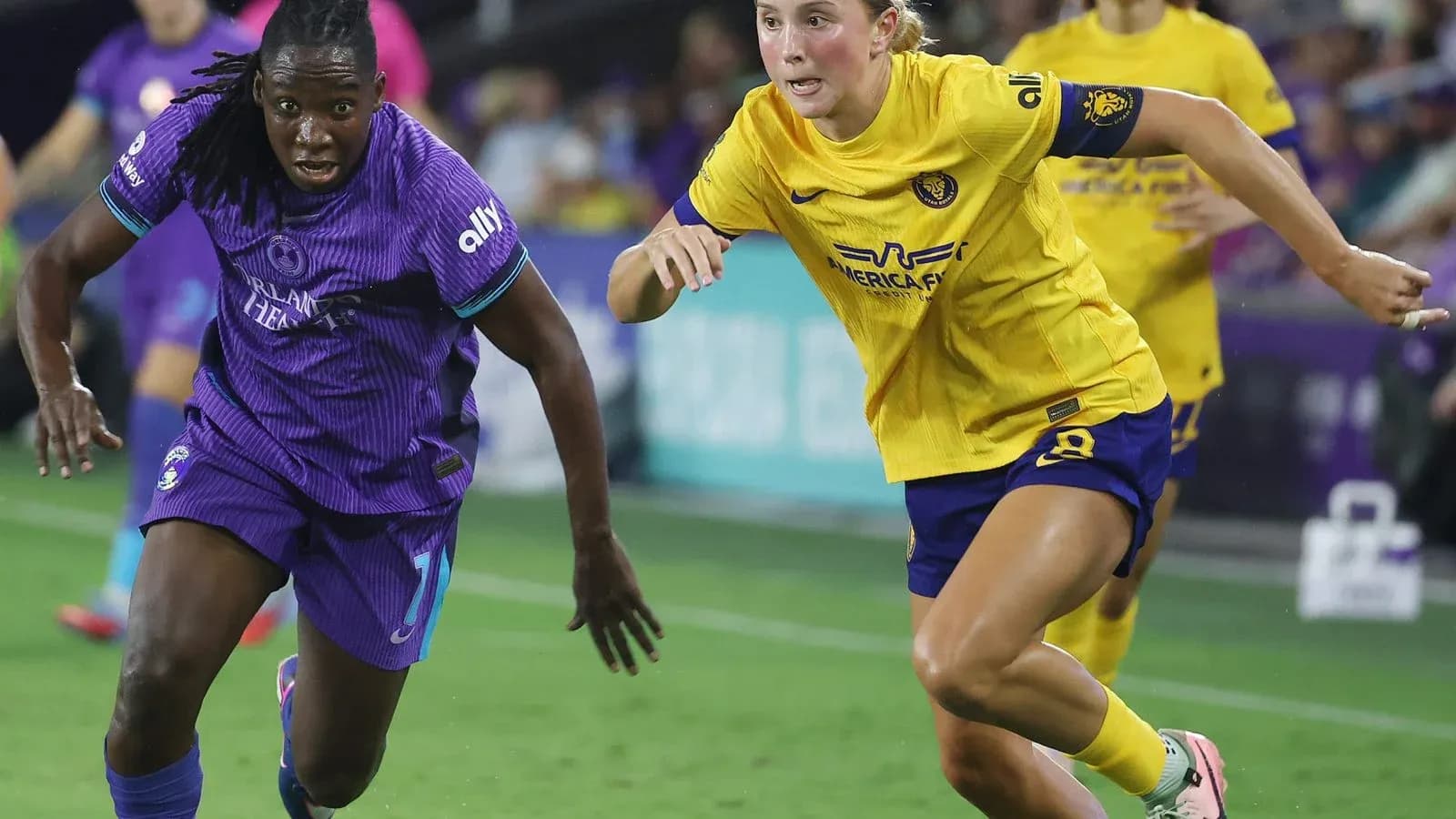 Orlando Pride player chasing Houston Dash player