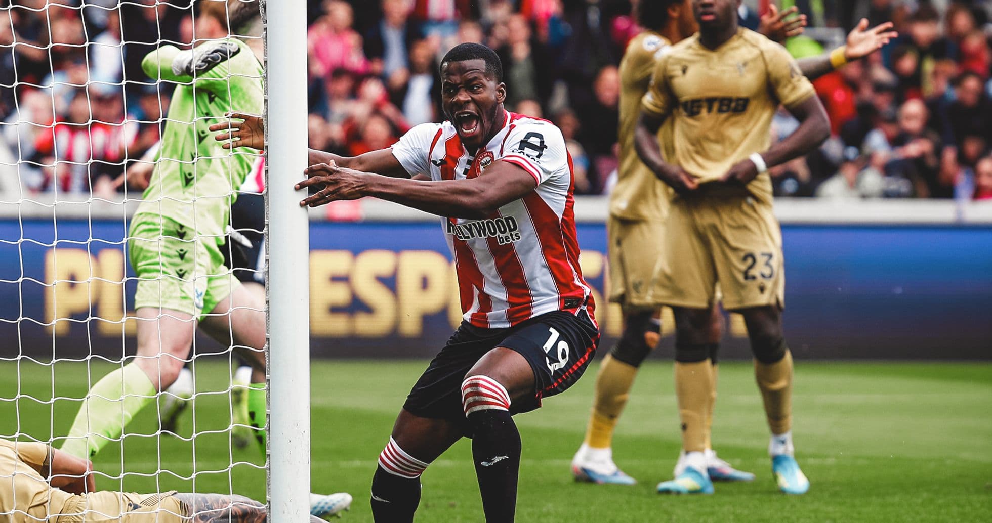 Brentford player celebrating a goal against Crystal Palace