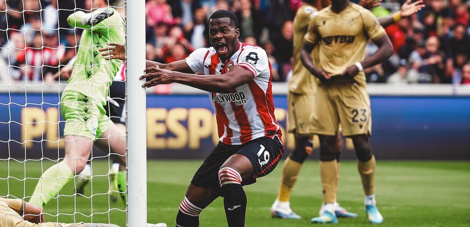 Brentford player celebrating a goal against Crystal Palace