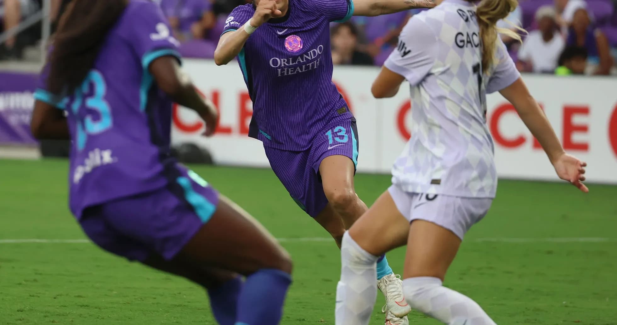 Orlando Pride player dribbling against Portland Thorns