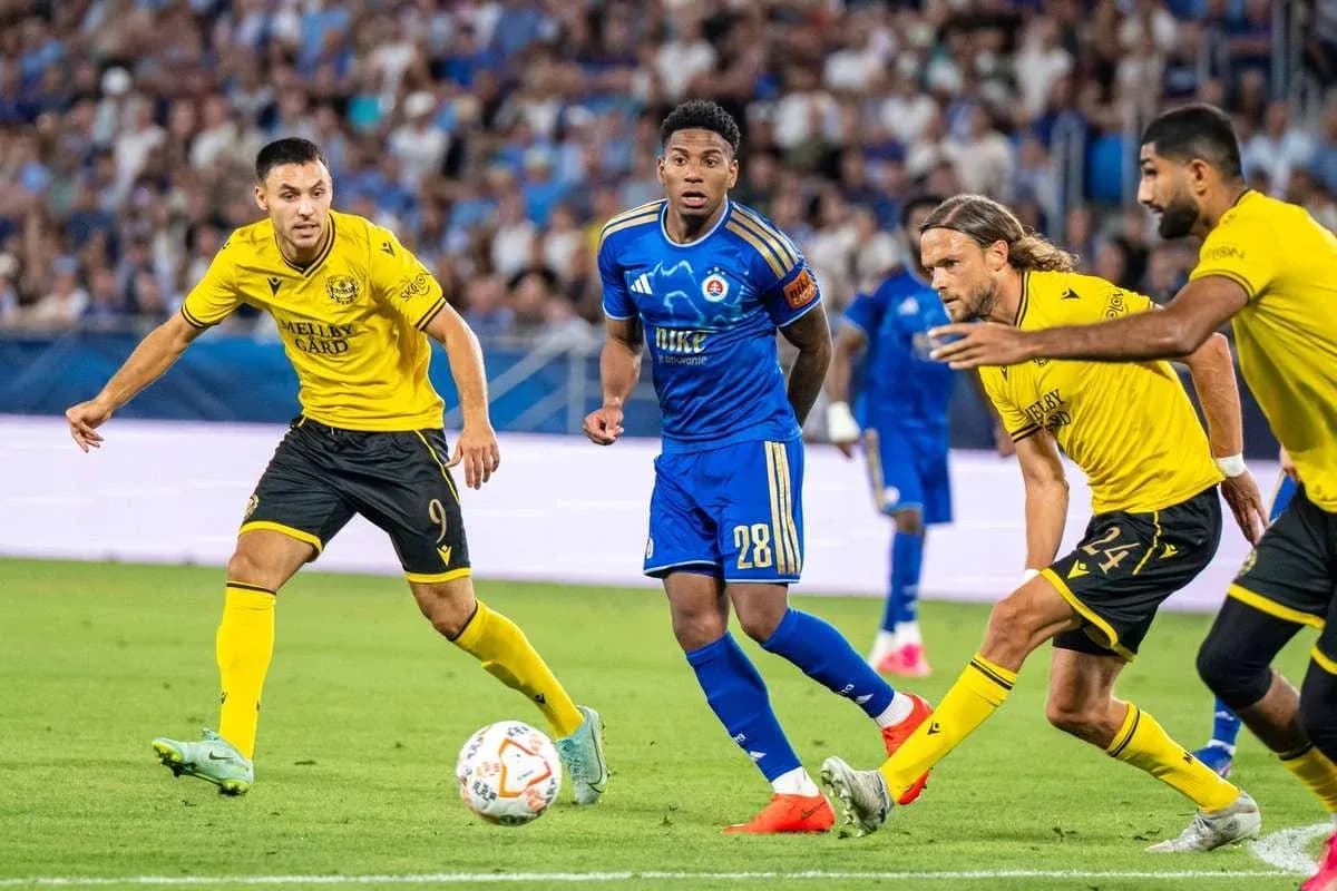 Players competing for the ball during match