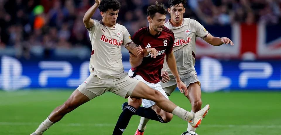 Players competing during Red Bull Salzburg match