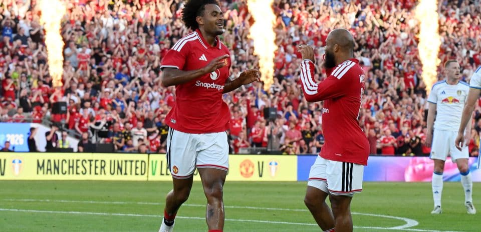 Michael Carrick Faces Four Key Transfer Challenges at Manchester United Ahead of Deadline