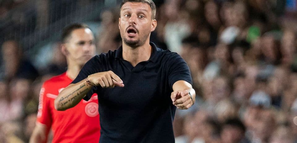 Martin Anselmi Reveals Ambitious Possession Strategy for Elche Against Real Madrid
